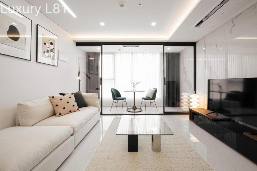 Angia Luxury Apartment Inside Landmark 81 Tower Cidade de Ho Chi Minh Exterior foto