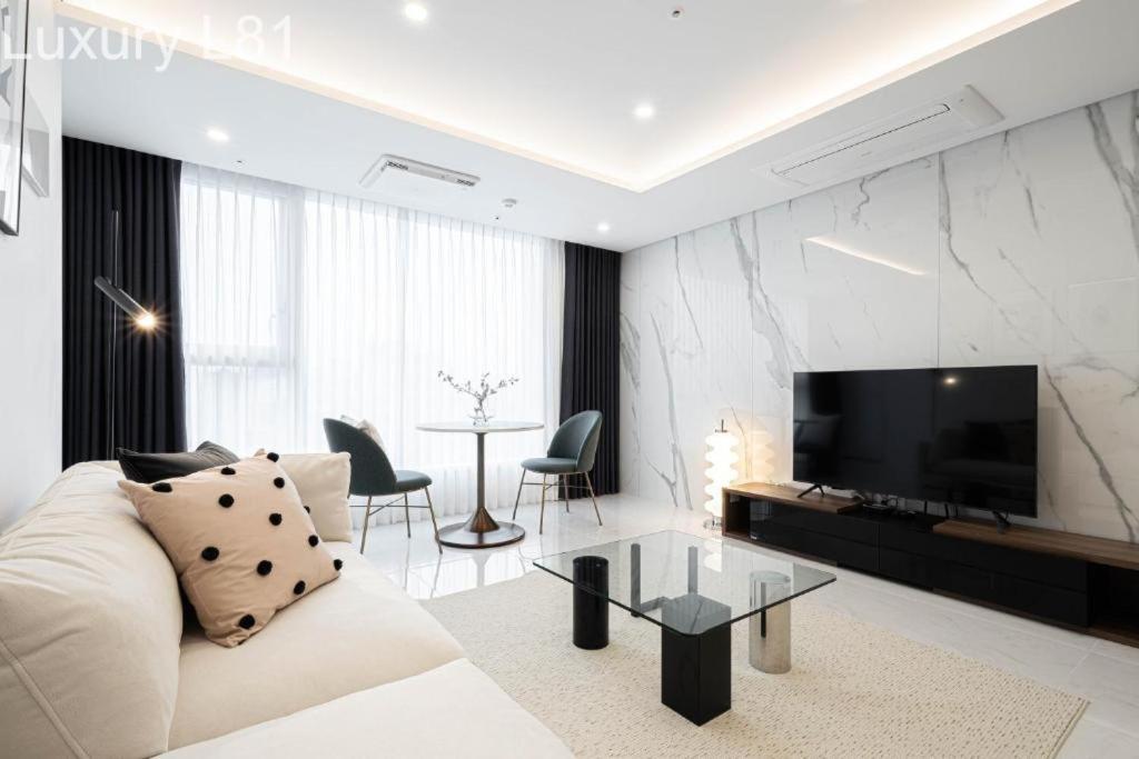 Angia Luxury Apartment Inside Landmark 81 Tower Cidade de Ho Chi Minh Exterior foto